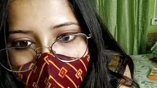 Bhabhi Ne apni pussy se jor jor se voice ke sath pani niakala