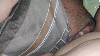 Hot sexy bhabhi ne servent se pussy ke bal ktwakr chut chatai