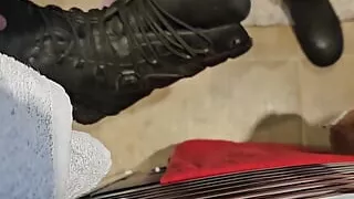 Cumming inside used XXL army ,combat boots
