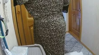 instead of a tip, I suck and jerk off a member to the courier