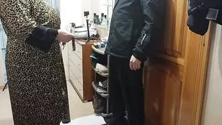 hot milf with big tits instead of tip jerks off and sucks my dick