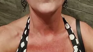 Naughty MILF Sneaks Away From Date to Pee & Play