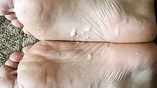 Cumming on Feet