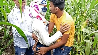 Indian Pooja Shemale Boyfrends Took A New Friends To Pooja  Corn Field Today And Three Frends Had A Lot Of Fun In Sex