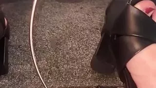 Solo masturbation infront of mirror in heels