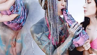 Alt babe Anuskatzz gets anal fucked with a big toy