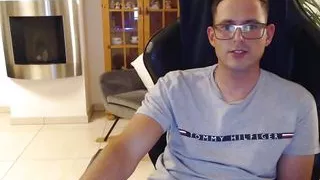 Cute German twink boy jerks off and cums live on CAM4