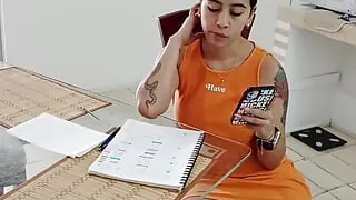 I Masturbate Until I Finish Squirting in Front of My Stepmother-porn in Spanish