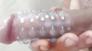 Showing off his cum, jerking off until he cums, the cock is very thrilling. The girls who see him are definitely horny, making t