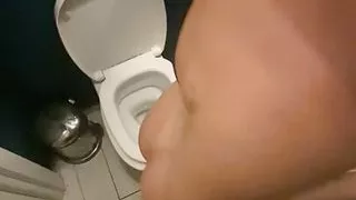 She cheats his boyfriend in the bathroom while he's waiting in the restaurant