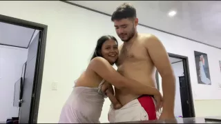 L A S - Desesperada Por Ser Follada Pide Ayuda A Su Hermanastro Y Calma Ganas De Verga