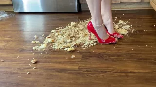 Cake Crush With Bare Feet And Heels 1080p 30fps H264 128kbi