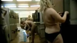 In Amateur Girls Unaware Of Locker Room