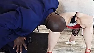 I caught the customer looking at my big fat pussy under my skirt, then he ended up burying his face in my wet pussy - Jamdown26