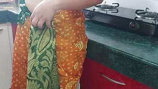 Virgin maid fucking by boos.virgin maid ki seel d di shab ne sari paticot uta ke mota land gussa diya.