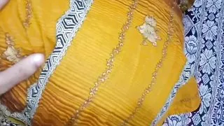 Desi moti Aunty ki chudai - indian Aunty ko doggy style raat that pela