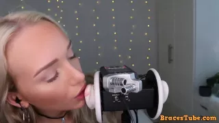 Gwen Licking And Sucks Sex Toy