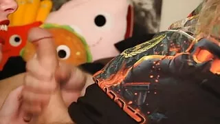 Lee gets sloppy blowjob from hot blonde