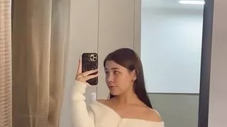 Sexy girlfriend turns naked in front of the mirror