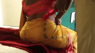 Courier Delivery Boy Fucking Housewife Using Dildo and Vibrator