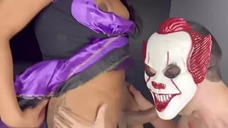 Trick or Treat ? On Friday the 13th, Mirella met Lacerda the Clown and showed him the real mischief.