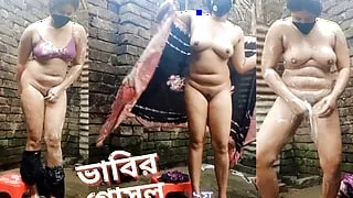 Bengali bhabi Bath part-2. Desi beautiful sister Mature and sexy body. Record bath video