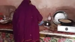 Pakistan girl kitchen