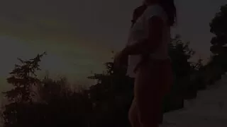 Pissing MILF at Sunset!