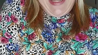 Sexy milf cums squirting for you