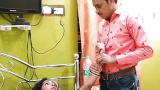 Doctor ne Bhabi ki ilaj karne k bahane Chod diya
