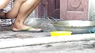 Chupke se Village bhabi ne padosi ke sath gand marwai