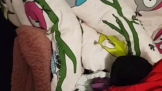 Jerking off in my stepdaughter untidy room