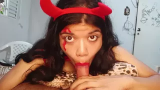 Diabinha Gulosa Mamando Ate Sair Leitinho Halloween
