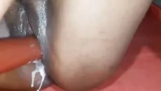 Apni chut me dala jhadu (broom) ????