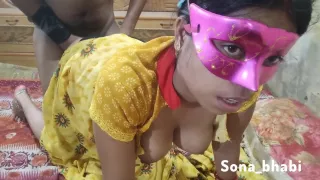 भभ ज क Pड चद चद कर उनक पट पर मल Pर दय