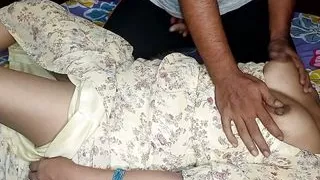 Wife Ne Room Service Boy Se Ghodi Bankar Chudwaya