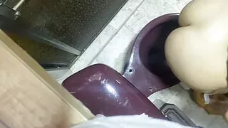 camera recording my stepsister's friend in the bathroom