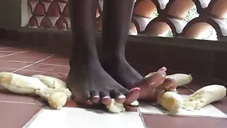 Ebony Pearl Banana Crushing