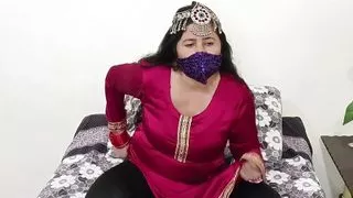 Beautiful Punjabi Pakistani Aunty Orgasm with Dildo