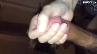 Amateur Babe Gives Nice Handjob