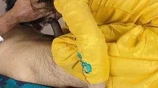 Mosi ne maalish ke bahane liya lund