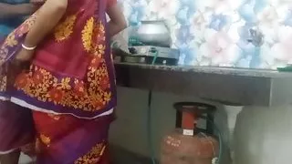 Bhabhi ko kitchen pe chuda