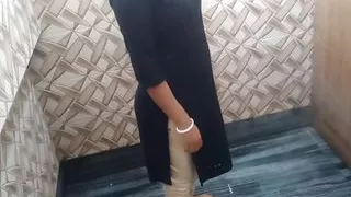 Girlfriend ko bathroom PE dabake chudai