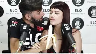 Joa Bettina Eats The Creamy Banana In The Spicy Room