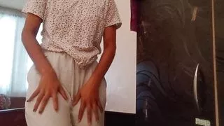 Desi girl hot video showing boobs and ass