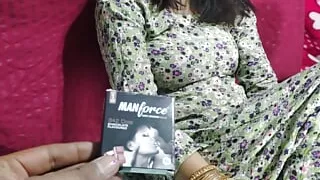 Mosi Ke Ghar Chuttiya Manane Gya Tha Mosi Ne Gift Me Di Apni Choot