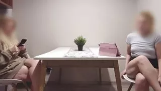 Girl watching porn and masturbate in front of friend while she watch tiktok