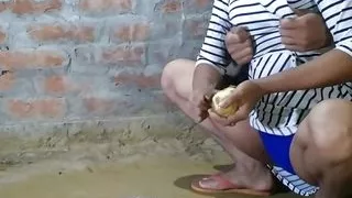 House Owner Fuck Servant Maid In The Kitchen,Kam waalli Bhabi ko malik ne khana banate samay pelke kitchen pe choda