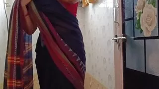 Indian Desi aunty hot bathing and sexy boobs and ass