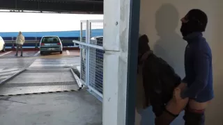 il m attend pendant que je me fais prendre